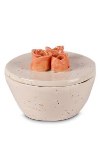 Mini urne funéraire en céramique ivoire avec roses oranges