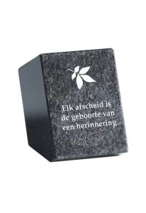 Plaque commémorative avec une feuille