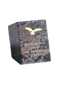 Plaque commémorative avec oiseau