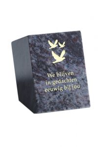 Plaque commémorative avec oiseaux