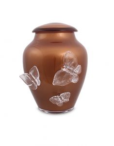 Urne en cristal avec papillons rouille brune