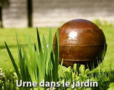 Urne dans le jardin | URNES FUNÉRAIRES.